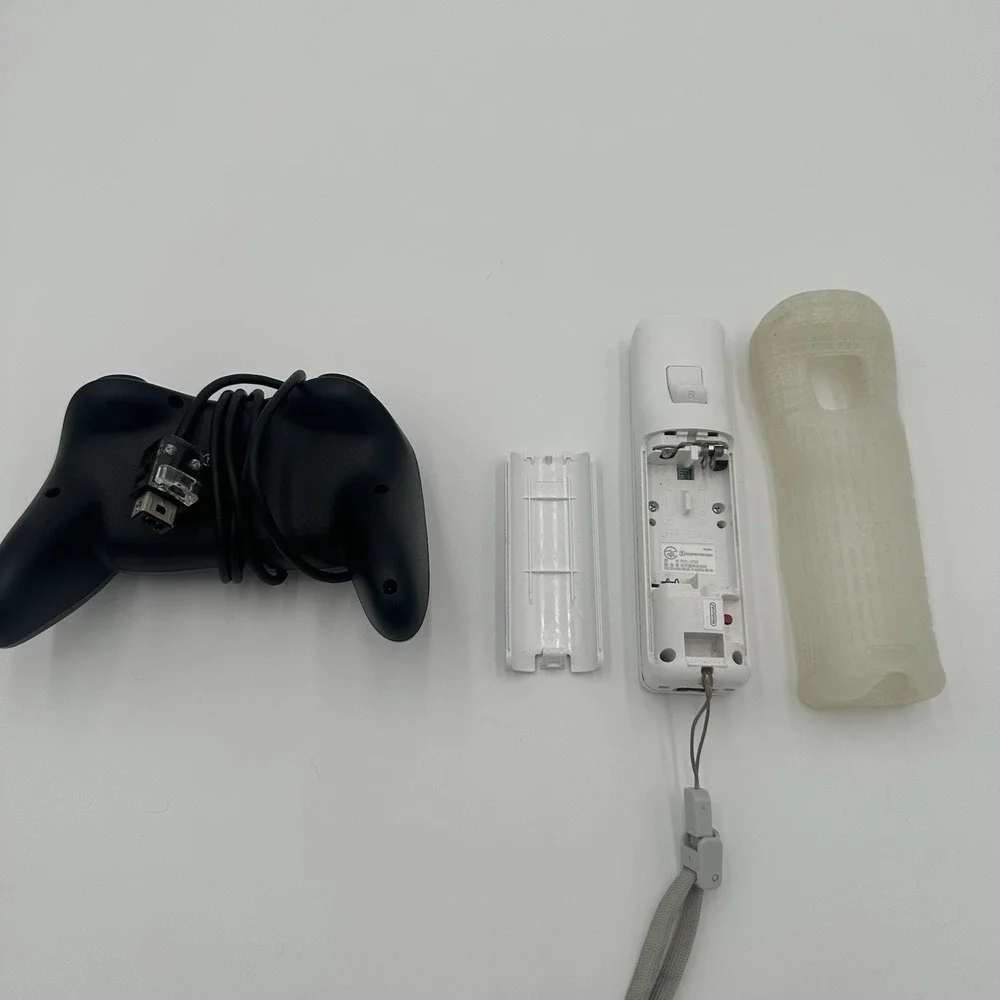 Nintendo Wii Console Bundle - 8 Games - 2 Controllers - Accessories RLV-001 - Picture 8 of 11